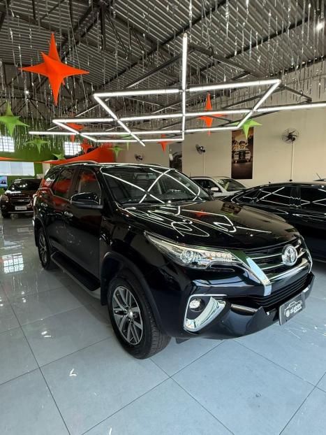 TOYOTA Hilux SW4 2.8 4P SRX 4X4 TURBO DIESEL AUTOM�TICO, Foto 2