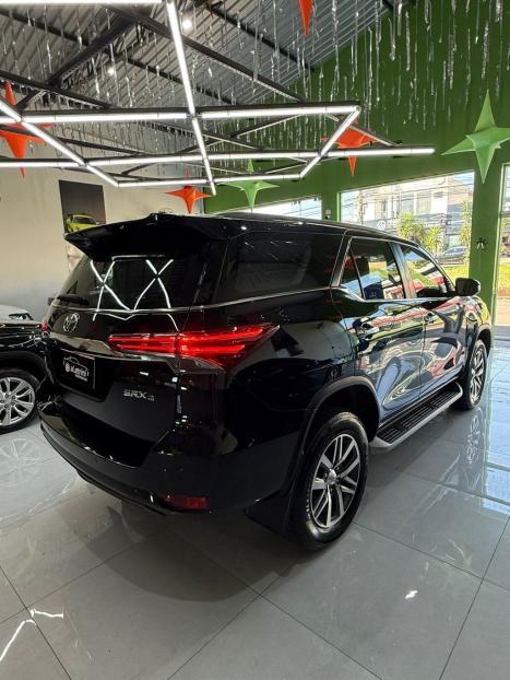 TOYOTA Hilux SW4 2.8 4P SRX 4X4 TURBO DIESEL AUTOM�TICO, Foto 4
