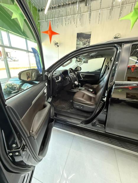 TOYOTA Hilux SW4 2.8 4P SRX 4X4 TURBO DIESEL AUTOM�TICO, Foto 11