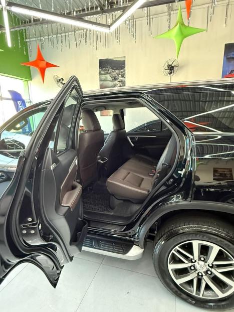 TOYOTA Hilux SW4 2.8 4P SRX 4X4 TURBO DIESEL AUTOM�TICO, Foto 12
