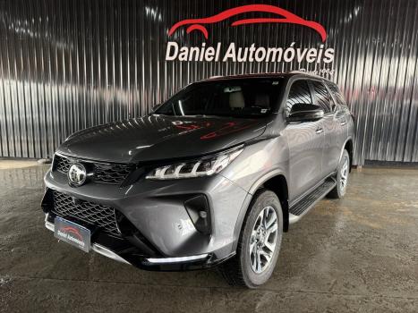 TOYOTA Hilux SW4 2.8 4P SRX 4X4 DIAMOND 7 LUGARES TURBO DIESEL AUTOM�TICO, Foto 1