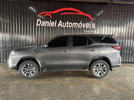 TOYOTA Hilux SW4 2.8 4P SRX 4X4 DIAMOND 7 LUGARES TURBO DIESEL AUTOM�TICO, Foto 4