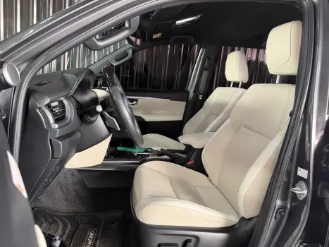 TOYOTA Hilux SW4 2.8 4P SRX 4X4 DIAMOND 7 LUGARES TURBO DIESEL AUTOM�TICO, Foto 10