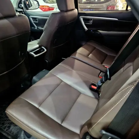 TOYOTA Hilux SW4 2.8 16V 4P SRX 4X4 7 LUGARES TURBO DIESEL AUTOM�TICO, Foto 8
