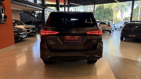 TOYOTA Hilux SW4 2.8 16V 4P SRX PLATINUM 4X4 7 LUGARES TURBO DIESEL AUTOM�TICO, Foto 6