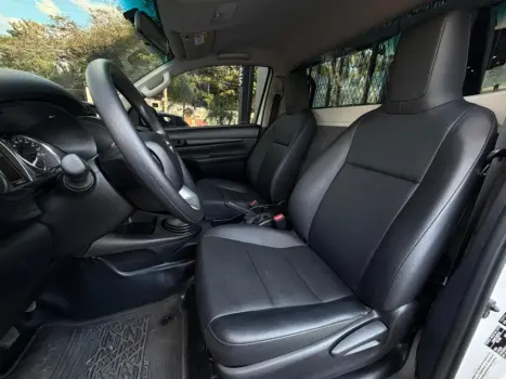 TOYOTA Hilux SW4 2.8 4P 4X4 TURBO DIESEL, Foto 13