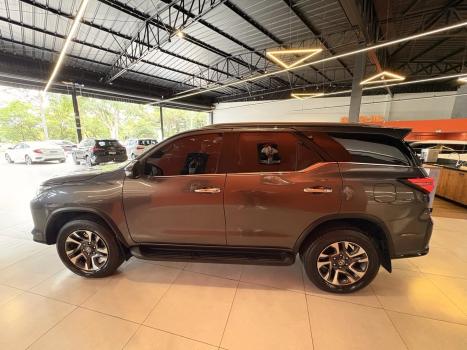 TOYOTA Hilux SW4 2.8 4P SRX 4X4 DIAMOND 7 LUGARES TURBO DIESEL AUTOM�TICO, Foto 6