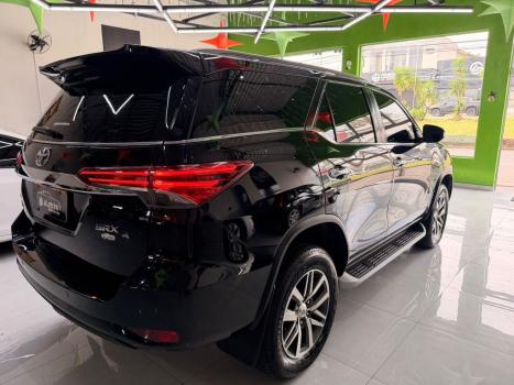 TOYOTA Hilux SW4 2.8 4P SRX 4X4 TURBO DIESEL AUTOMÁTICO, Foto 5