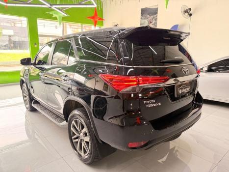 TOYOTA Hilux SW4 2.8 4P SRX 4X4 TURBO DIESEL AUTOMÁTICO, Foto 6