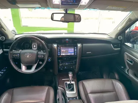 TOYOTA Hilux SW4 2.8 4P SRX 4X4 TURBO DIESEL AUTOMÁTICO, Foto 15
