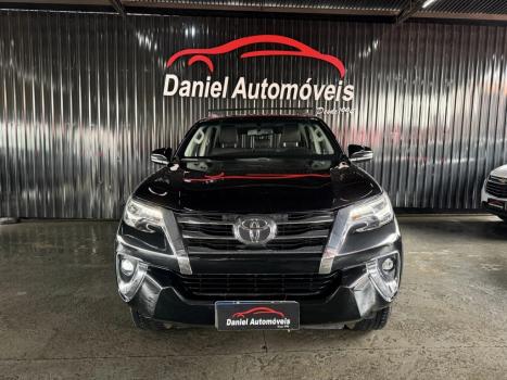 TOYOTA Hilux SW4 2.8 16V 4P SRX 4X4 7 LUGARES TURBO DIESEL AUTOMÁTICO, Foto 2