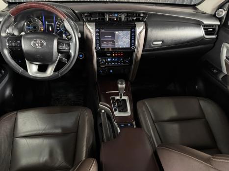 TOYOTA Hilux SW4 2.8 16V 4P SRX 4X4 7 LUGARES TURBO DIESEL AUTOMÁTICO, Foto 9