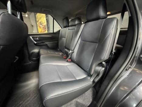 TOYOTA Hilux SW4 2.8 16V 4P SRX PLATINUM 4X4 7 LUGARES TURBO DIESEL AUTOMÁTICO, Foto 16