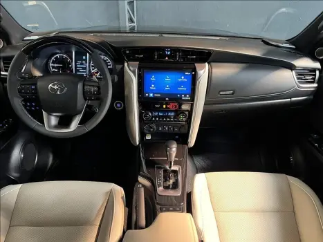 TOYOTA Hilux SW4 2.8 4P SRX 4X4 DIAMOND 7 LUGARES TURBO DIESEL AUTOMÁTICO, Foto 15