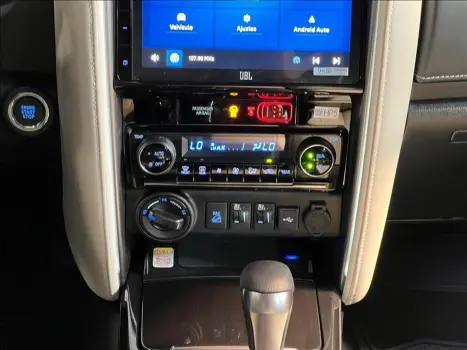 TOYOTA Hilux SW4 2.8 4P SRX 4X4 DIAMOND 7 LUGARES TURBO DIESEL AUTOMÁTICO, Foto 17