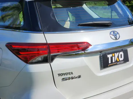 TOYOTA Hilux SW4 2.8 4P SRX 4X4 DIAMOND 7 LUGARES TURBO DIESEL AUTOMÁTICO, Foto 4