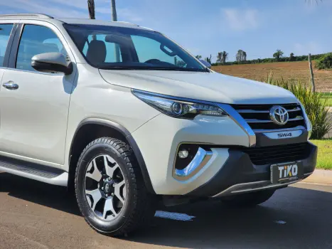 TOYOTA Hilux SW4 2.8 4P SRX 4X4 DIAMOND 7 LUGARES TURBO DIESEL AUTOMÁTICO, Foto 5
