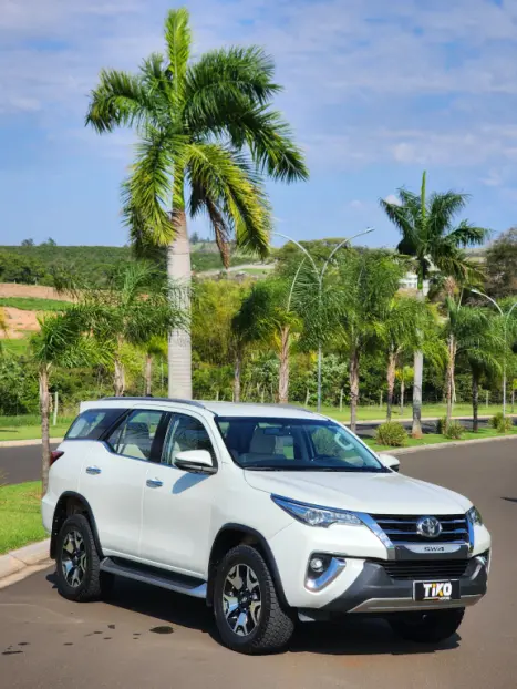TOYOTA Hilux SW4 2.8 4P SRX 4X4 DIAMOND 7 LUGARES TURBO DIESEL AUTOMÁTICO, Foto 6