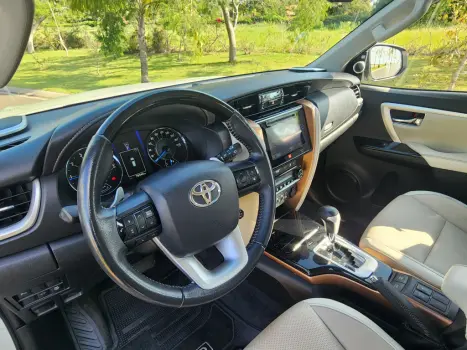 TOYOTA Hilux SW4 2.8 4P SRX 4X4 DIAMOND 7 LUGARES TURBO DIESEL AUTOMÁTICO, Foto 24