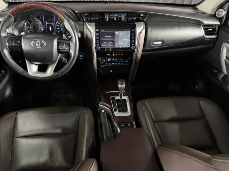 TOYOTA Hilux SW4 2.8 16V 4P SRX 4X4 7 LUGARES TURBO DIESEL AUTOMÁTICO, Foto 9