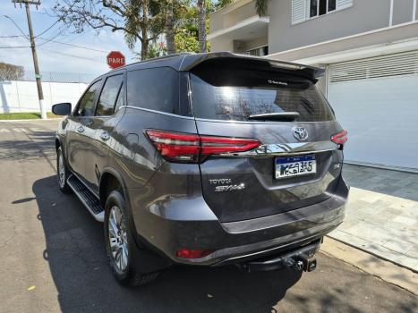 TOYOTA Hilux SW4 2.8 16V 4P SRX 4X4 7 LUGARES TURBO DIESEL AUTOMÁTICO, Foto 3