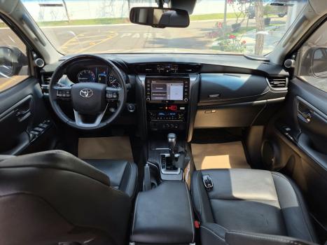 TOYOTA Hilux SW4 2.8 16V 4P SRX 4X4 7 LUGARES TURBO DIESEL AUTOMÁTICO, Foto 9