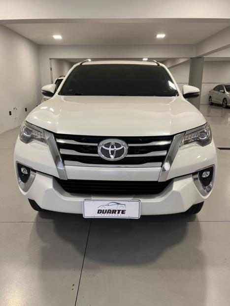 TOYOTA Hilux SW4 2.8 16V 4P SRX 4X4 7 LUGARES TURBO DIESEL AUTOMÁTICO, Foto 2