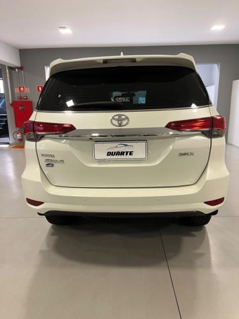 TOYOTA Hilux SW4 2.8 16V 4P SRX 4X4 7 LUGARES TURBO DIESEL AUTOMÁTICO, Foto 5