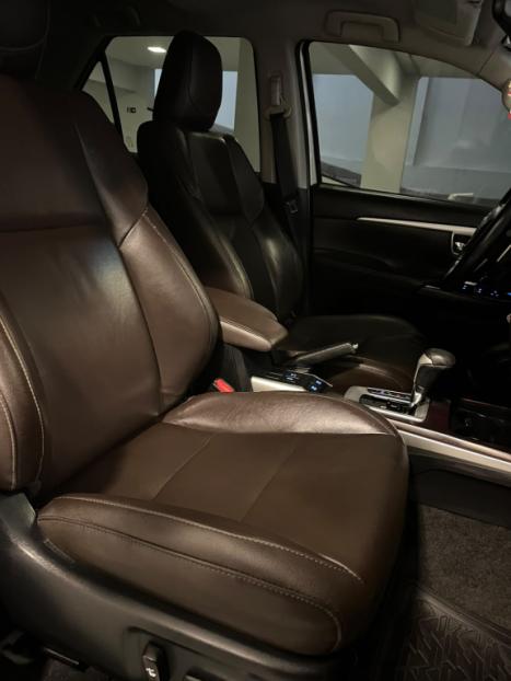 TOYOTA Hilux SW4 2.8 16V 4P SRX 4X4 7 LUGARES TURBO DIESEL AUTOMÁTICO, Foto 16