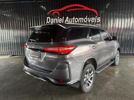 TOYOTA Hilux SW4 2.8 4P SRX 4X4 DIAMOND 7 LUGARES TURBO DIESEL AUTOMÁTICO, Foto 4