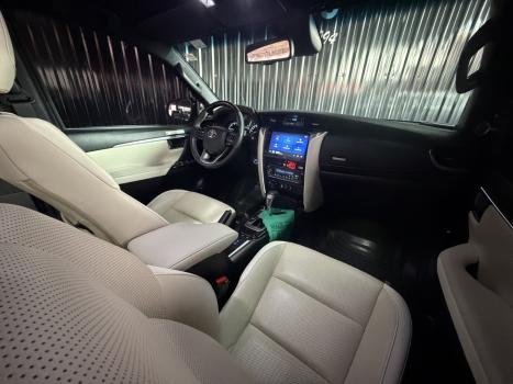 TOYOTA Hilux SW4 2.8 4P SRX 4X4 DIAMOND 7 LUGARES TURBO DIESEL AUTOMÁTICO, Foto 12