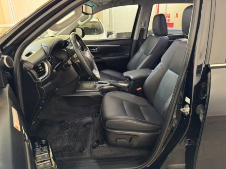 TOYOTA Hilux SW4 2.8 4P SRX 4X4 TURBO DIESEL AUTOMÁTICO, Foto 2