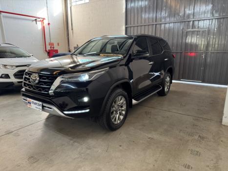 TOYOTA Hilux SW4 2.8 4P SRX 4X4 TURBO DIESEL AUTOMÁTICO, Foto 3