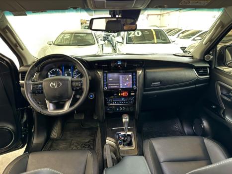 TOYOTA Hilux SW4 2.8 4P SRX 4X4 TURBO DIESEL AUTOMÁTICO, Foto 4