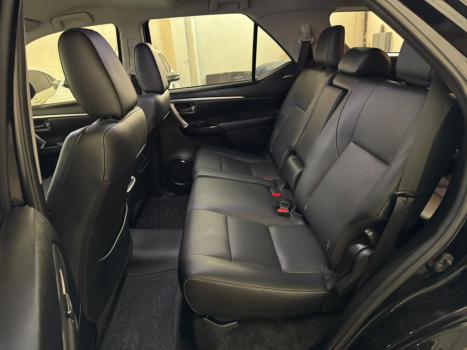 TOYOTA Hilux SW4 2.8 4P SRX 4X4 TURBO DIESEL AUTOMÁTICO, Foto 8