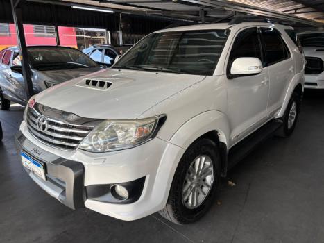 TOYOTA Hilux SW4 3.0 16V 4P SRV 4X4 7 LUGARES TURBO DIESEL AUTOMTICO, Foto 1