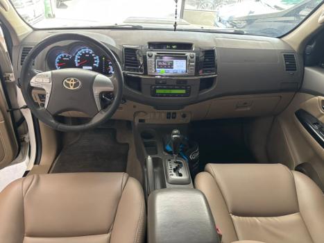 TOYOTA Hilux SW4 3.0 16V 4P SRV 4X4 7 LUGARES TURBO DIESEL AUTOMTICO, Foto 8