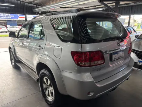 TOYOTA Hilux SW4 3.0 16V 4P SRV 4X4 TURBO DIESEL AUTOMTICO, Foto 2