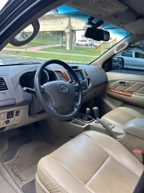 TOYOTA Hilux SW4 3.0 16V 4P SRV 4X4 7 LUGARES TURBO DIESEL AUTOMTICO, Foto 3