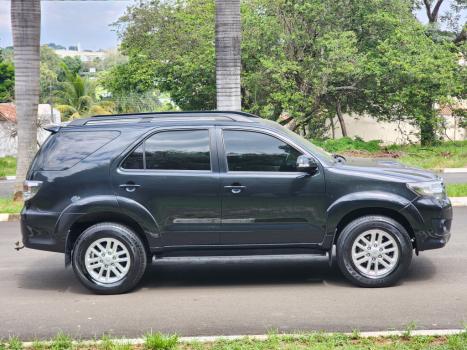 TOYOTA Hilux SW4 3.0 V6 12V 4P SRV 4X4 TURBO DIESEL AUTOM�TICO, Foto 3