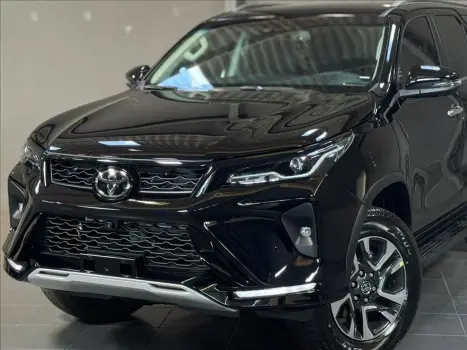 TOYOTA Hilux SW4 , Foto 2