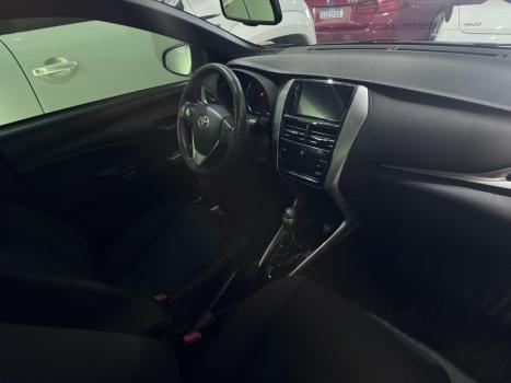TOYOTA Yaris Hatch 1.3 16V 4P FLEX XL PLUS TECH MULTIDRIVE AUTOMTICO CVT, Foto 2
