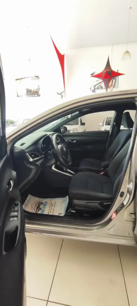 TOYOTA Yaris Hatch 1.5 16V 4P FLEX XL MULTIDRIVE AUTOM�TICO CVT, Foto 1