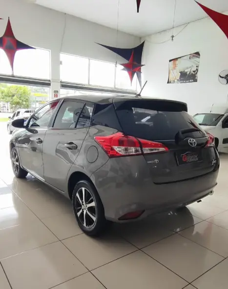 TOYOTA Yaris Hatch 1.5 16V 4P FLEX XL MULTIDRIVE AUTOM�TICO CVT, Foto 3