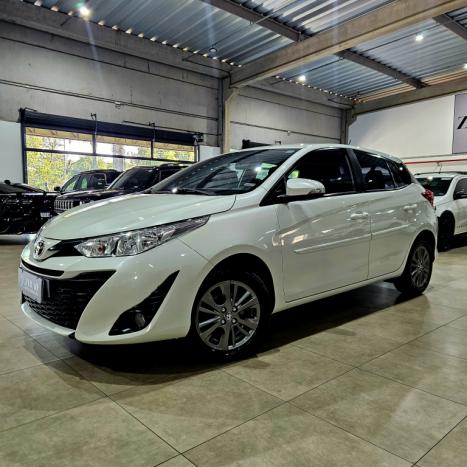 TOYOTA Yaris Hatch 1.3 16V 4P FLEX XL PLUS TECH MULTIDRIVE AUTOM�TICO CVT, Foto 3