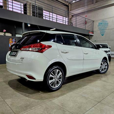 TOYOTA Yaris Hatch 1.3 16V 4P FLEX XL PLUS TECH MULTIDRIVE AUTOM�TICO CVT, Foto 4