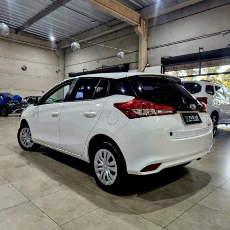 TOYOTA Yaris Hatch 1.5 16V 4P FLEX XL MULTIDRIVE AUTOM�TICO CVT, Foto 5