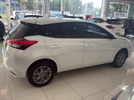 TOYOTA Yaris Hatch 1.5 16V 4P FLEX XS MULTIDRIVE AUTOM�TICO CVT, Foto 4