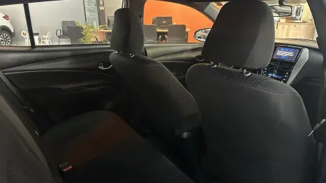 TOYOTA Yaris Sedan 1.3 16V 4P FLEX XL, Foto 5