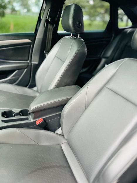 VOLKSWAGEN Jetta 1.4 4P 250 TSI R-LINE AUTOM�TICO, Foto 4